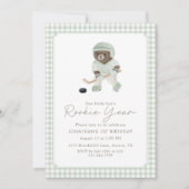 Sagegroene Gingham Hockey Eerste Jaar Teddybeer Kaart (Voorkant)