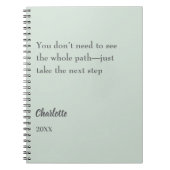 Sagegroene inspirerende doelquote notitieboek (Voorkant)