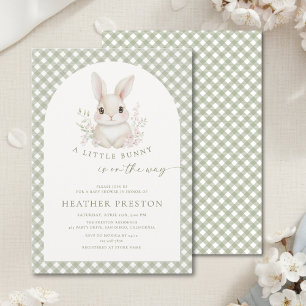 Sagegroene kleine konijn gingham boog baby shower kaart