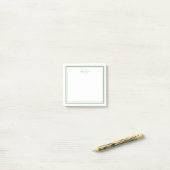 Sagegroene Minimalistische Eenvoudige Monogram Twe Post-it® Notes (Op bureau)