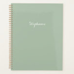 Sagegroene Naam Moderne Elegante Monogram Boho Planner<br><div class="desc">Elegant,  rustiek,  eenvoudig,  monogram,  minimalistisch,  naam,  sagegroene planner. Mooie,  trendy ontwerp.</div>
