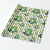Sagegroene streep Muts met cute klaver St. Patrick Cadeaupapier (Uitgerold)