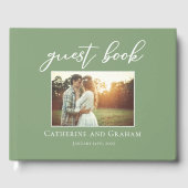 Sagegroene Trouwfoto van Koppel Gastenboek (Voorkant)
