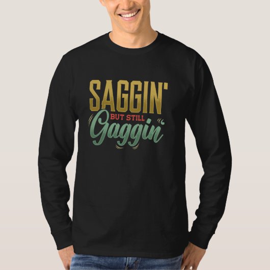 Saggin Maar Toch Gaggin, Oude Mensen Grappig Opa T-shirt (Voorkant)