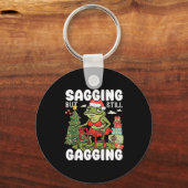 Sagging But Still Gagging Funny Meme Sarcastic Chr Sleutelhanger (Voorkant)