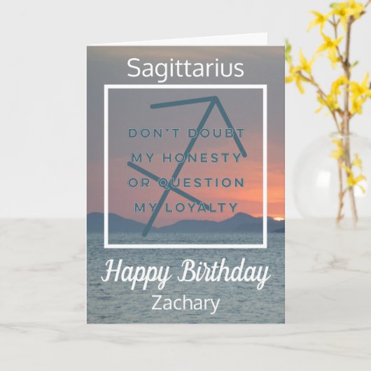 Sagittarius Zodiac Fun Quote Blue & White Birthday Kaart (Gele Bloem)