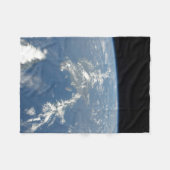 Saharaans stof waait westwaarts de Atlantische Oce Fleece Deken (Voorkant (Horizontaal))