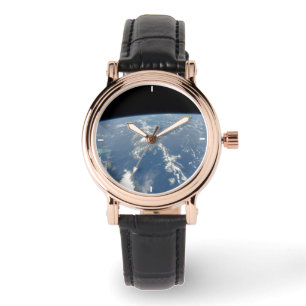 Saharaans stof waait westwaarts de Atlantische Oce Horloge