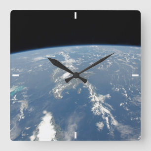 Saharaans stof waait westwaarts de Atlantische Oce Vierkante Klok