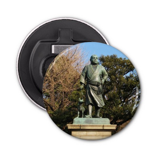 Saigo Takamori (de laatste Samurai) & Dog Statue Button Flesopener (Voorkant)