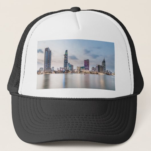 Saigon (Ho Chi Minh City) skyline bij zonsondergan Trucker Pet (Voorkant)