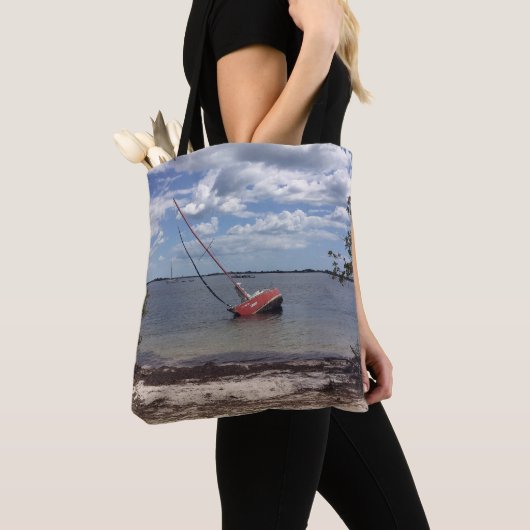 Sailboot Aground Tote Bag (Dichtbij)