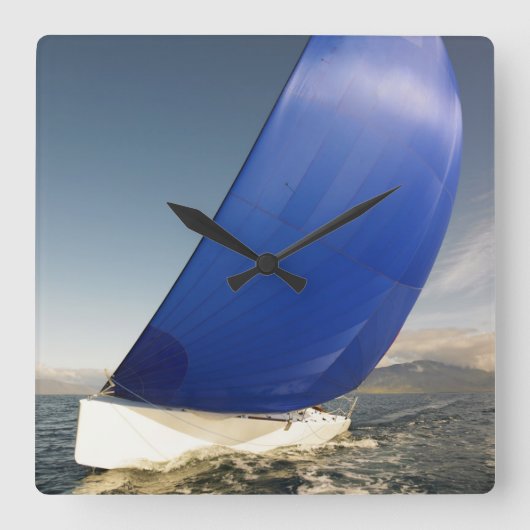 Sailboot Tipping in Wind Vierkante Klok (Voorkant)