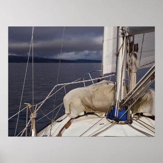 Sailen in een Storm - Kunstafdrukken Poster (Voorkant)