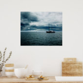 Sailen van schepen op Stormy Zeeen Dramatic Poster (Keuken)