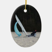 Sailing Dinghy op snelheid Keramisch Ornament (Voorkant)