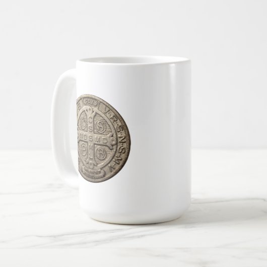 Saint Benedict Medal Mug Koffiemok (Voorkant links)