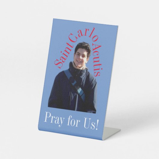 Saint Carlo Acutis Reclamebord Met Voetstuk (Voorkant)