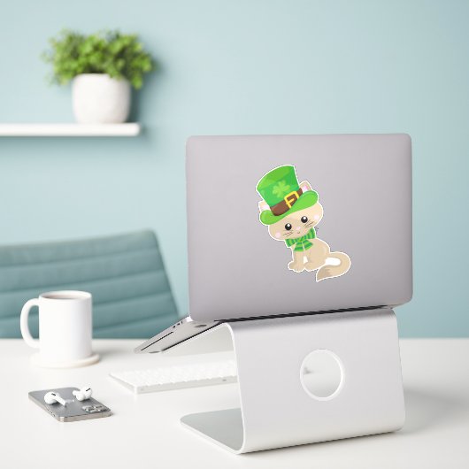 Saint Patrick's Day Cat, Leprechaun Pet, Clovers Sticker (Laptop op bureau)