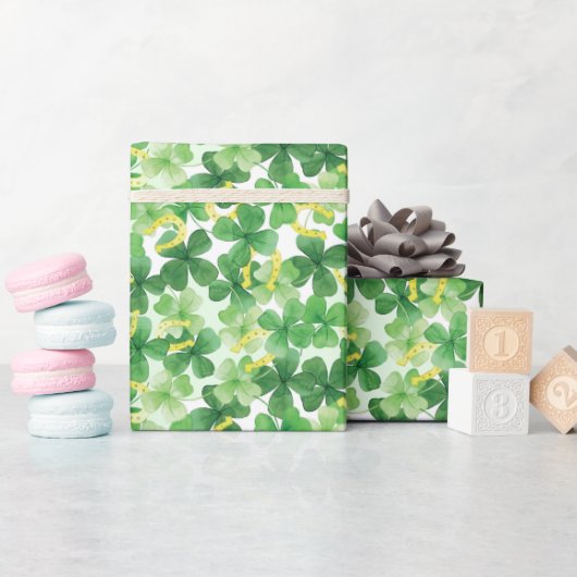 Saint Patrick's Day Green Four Leaf Clover Gold Cadeaupapier (Baby Shower)