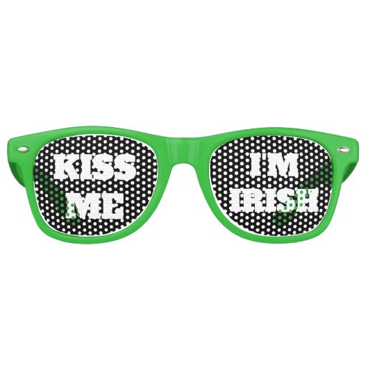Saint Patricks Day Kiss Me Ik ben Iers Fun Green Retro Zonnebril (Voorkant)
