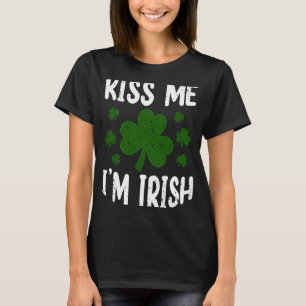 Saint Patricks Day Lips Green Shamrock Kiss me Im T-shirt