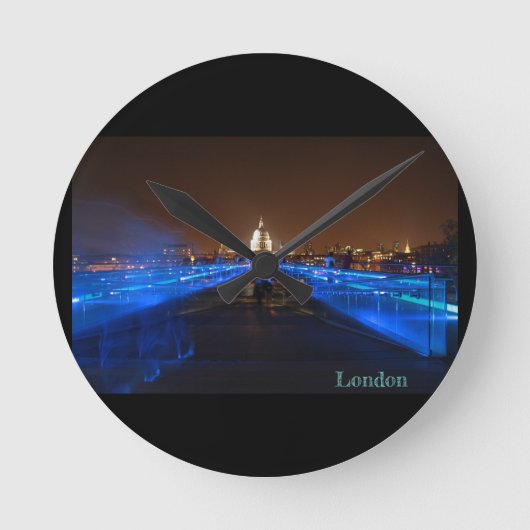 Saint Paul Night Wall Clock Ronde Klok (Voorkant)