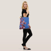 Sakura Cherry Blossom met Blue Tote Bag (Op model)
