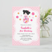 Sakura Japanese Kokeshi Doll Birthday Invitation Kaart (Staand voorkant)