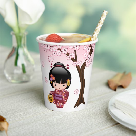 Sakura Kokeshi Doll - Cute Japanese Geisha Girl Papieren Bekers (Insitu)