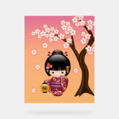 Sakura Kokeshi Doll - Geisha Girl op Geel Acryl Bord (Voorkant)