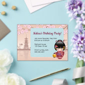 Sakura Kokeshi Transparant Venster Verjaardag Beig Acryl Uitnodigingen (Insitu (Huwelijk))