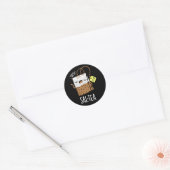 Sal-thee Grappige Thee Woordspeling Donkere Achter Ronde Sticker (Envelop)