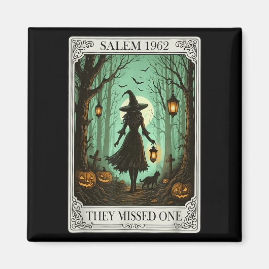 Salem 1692 Halloween Witch Ze misten een Tarot C Magneet (Voorkant)