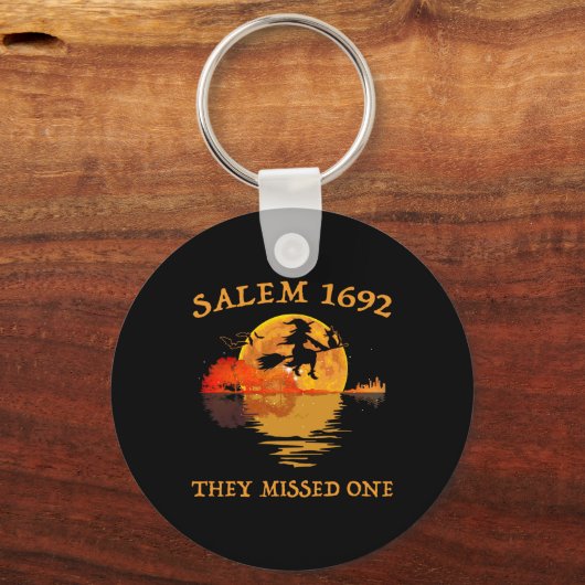 Salem 1692 Ze misten een heks rijdende bezemzaal Sleutelhanger (Voorkant)