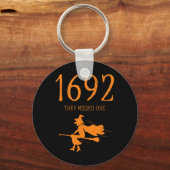 Salem 1692 Ze misten een leuke Halloween heks 2 Sleutelhanger (Voorkant)