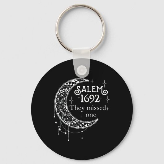 Salem 1692 Ze misten een - Salem Witch 1692 Hall Sleutelhanger (Voorkant)
