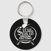 Salem Witch Broom Factory – Grappige gotiek Sleutelhanger (Achterkant)