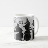 Salem Witches die koffie mok stelen en brouwen (Voorkant rechts)