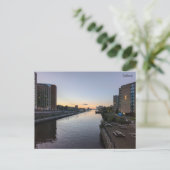 Salford Quays bij Dusk Briefkaart (Staand voorkant)