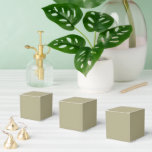 Salie groen bedankdoosjes<br><div class="desc">Saliegroen is een aardse, gedempte grijsgroene tint, vernoemd naar de zilvergrijze, stoffige bladeren van de salieplant. Het is een kalmerende, serene kleur die gevoelens van natuur, wijsheid en balans oproept. De veelzijdigheid en verzachtende kwaliteiten van saliegroen maken het populair in interieurontwerp, mode en branding voor het creëren van rustige en...</div>