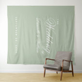 Salie Groene Elegante Script Simpele Trouw Achterg Wandkleed (In Situ (horizontaal))