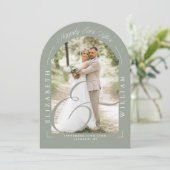 Salie Groene Foto Boog Script Bruiloftsreceptie Kaart (Staand voorkant)