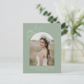 Salie Groene Klas van 2025 Boog Foto Afstuderen Uitnodiging Briefkaart (Staand voorkant)