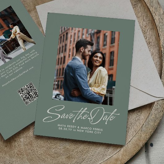 Salie groene trendy script twee foto trouwdag save the date