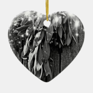 Salie-hout, vers gesneden, grijsschaal keramisch ornament