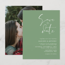 Saliegroen Minimalistische Save the Date Trouwfoto Uitnodiging Briefkaart
