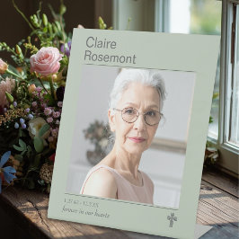 Saliegroene moderne rouwfoto tafelkaart reclamebord met voetstuk