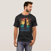 Salinas California Palm Tree Surfboard Surfer Surf T-shirt (Voorkant volledig)
