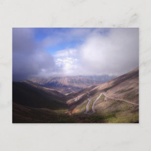 Salta Mountain Serpentine Road met lage wolken Briefkaart